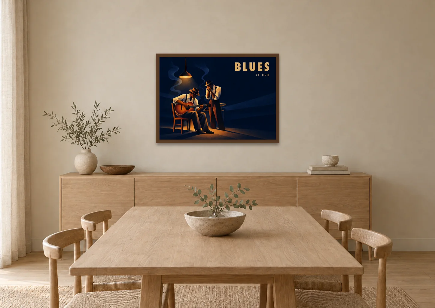 Affiche blues « Blues, le duo » en A1, encadrée dans une salle à manger, déco japandi