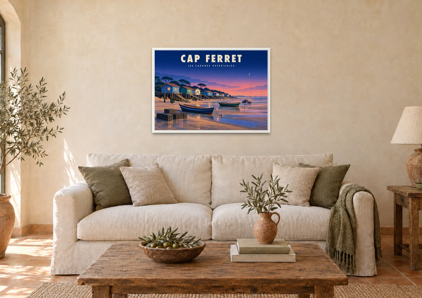 Affiche bassin d'Arcachon « Cap Ferret, les cabanes ostréicoles » en A1, encadrée au-dessus d'un canapé, déco méditerranéenne