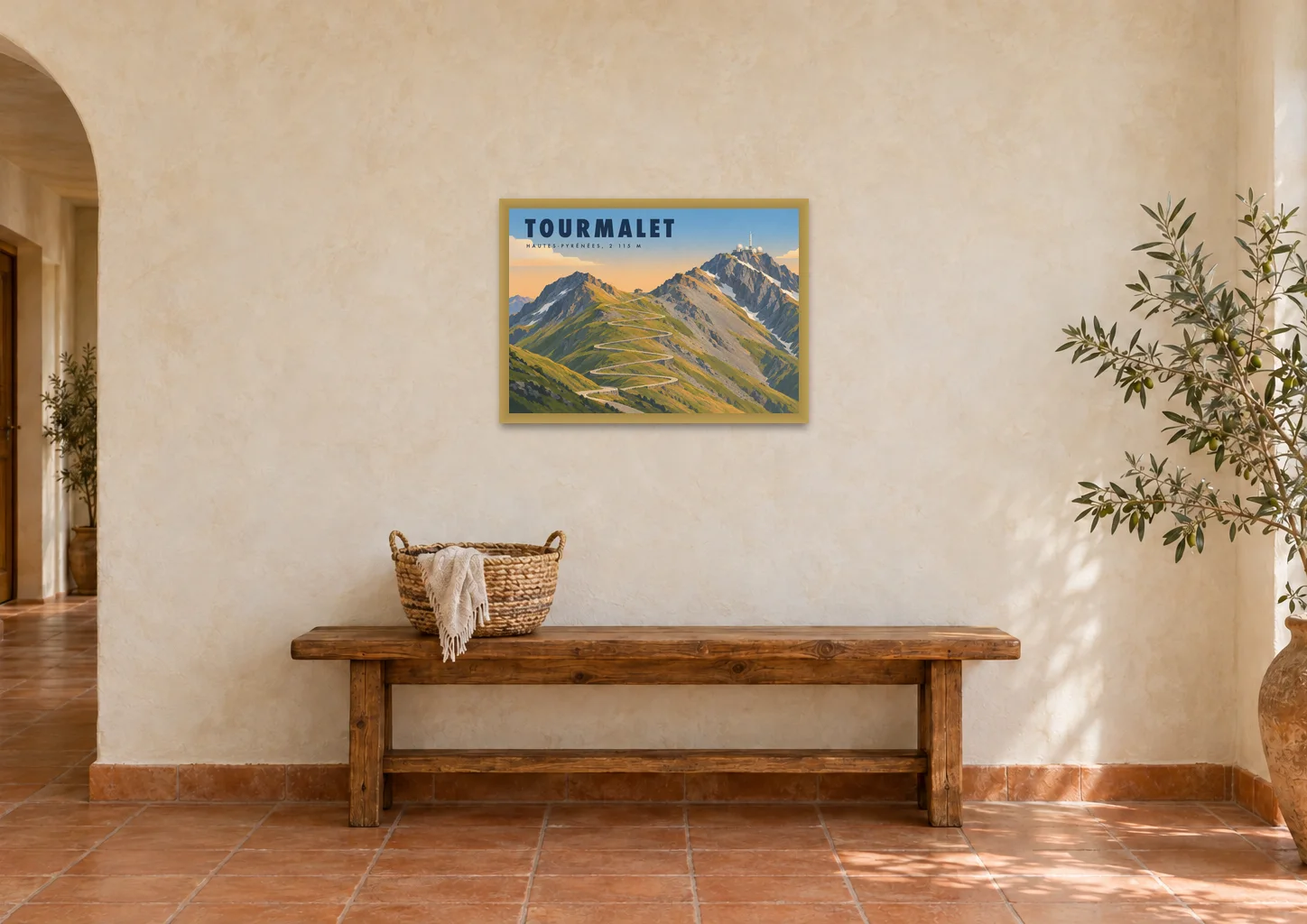 Affiche col du Tourmalet « Le col du Tourmalet » en A2, encadrée au-dessus d'un banc, déco méditerranéenne